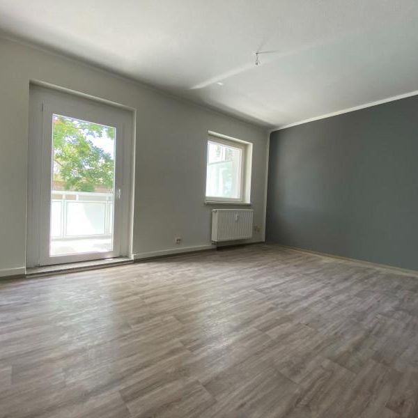 Bei Einzug frisch renoviert + neues Bad + großer Balkon! - Photo 1