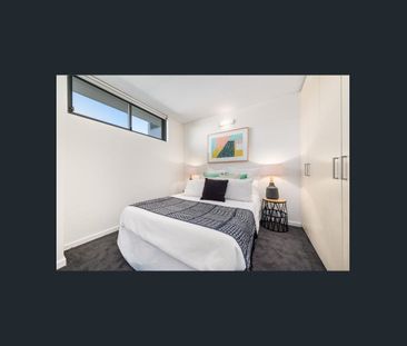 Sunlit Sophistication Overlooking Centennial Park - Photo 2