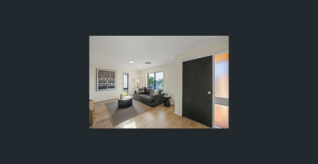 A Stunning 3-bedroom Home - A Safe Secure Rear Yard - So Close to all Amenities! - Photo 1