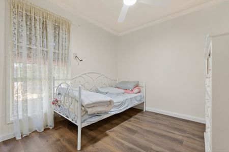 Spacious Family Home with Practical Floorplan & Expansive Yards - Photo 4