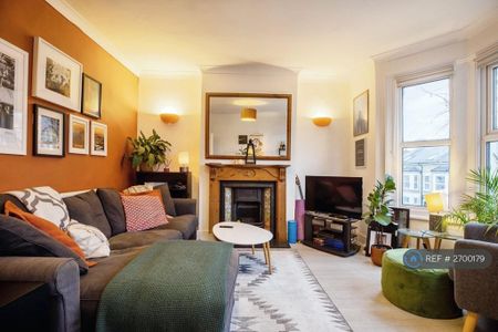 2 bedroom flat to rent - Photo 3