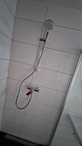 Renovierte 3 Zimmer Wohnung mit Küche und neuem Badezimmer - Photo 4