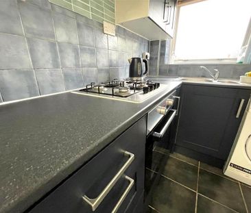 3 bedroom end of terrace house to rent - Photo 3