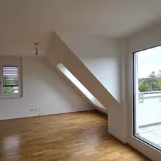 Nachmieter für sehr schöne, helle und ruhige DG Wohnung / Neubau / Hochwertige Ausstattung / PkW Stellplatz in der eigenen Tiefgarage auch verfügbar - Photo 1