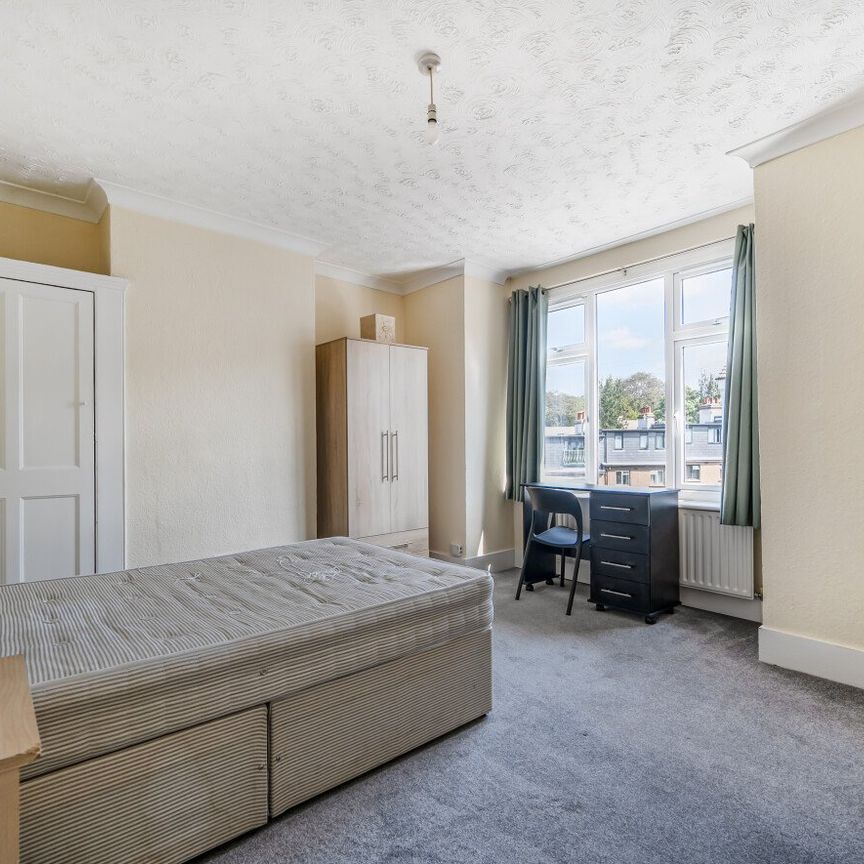 4 bedroom terraced house to rent - Photo 1