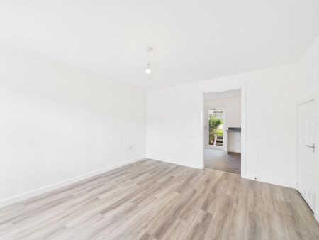 3 bedroom end of terrace house to rent - Photo 4