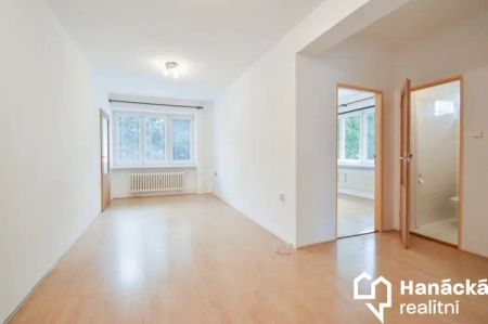 Cihlový byt 3+1 s garáží, ulice Zamykalova - Fotografie 2