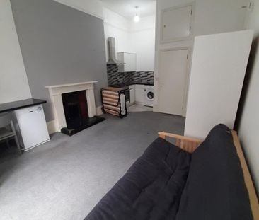 Studio Flat, Pimlico, SW1V - Photo 6