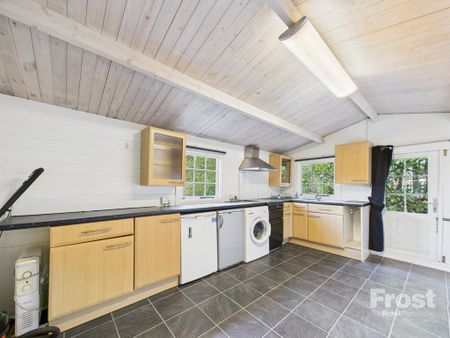 1 bedroom detached house to rent - Photo 2