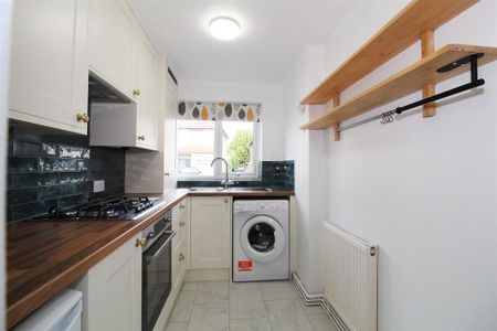 2 bedroom maisonette to rent - Photo 5