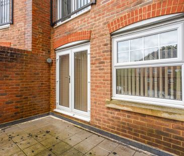 Woodfield Road, Woodfield Lodge Woodfield Road, RH10 - Photo 1