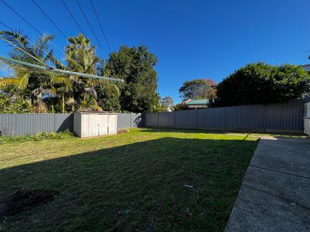 75 Vardys Road, Lalor Park NSW 2147 - House For Rent | Domain - Photo 2