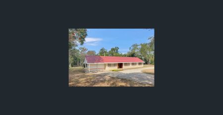 Living in a peaceful solid brick house set on a generous 1.01ha block - Photo 4