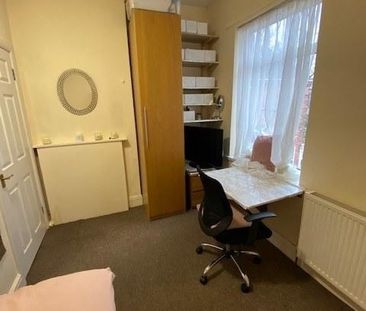 1 bedroom in a house share to rent - Photo 3