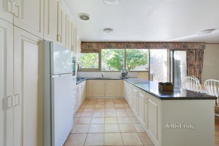 2 Shrimpton Court, Balwyn - Photo 5