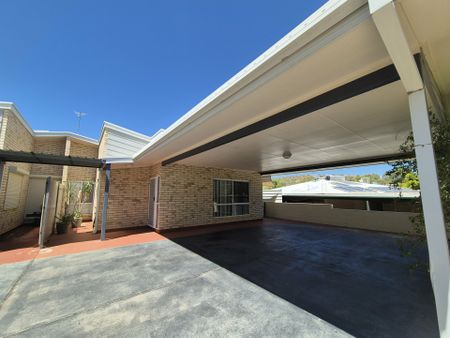 3 BEDROOM, 1 BATHROOM DUPLEX IN BRAITLING - SPACIOUS AND LIGHT-FILLED - Photo 2