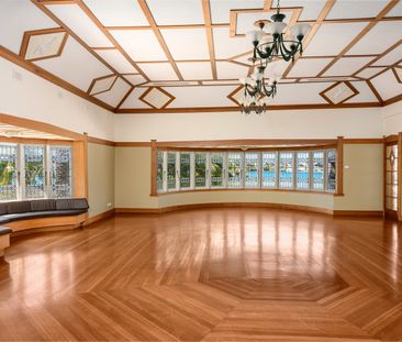 'Bay View' - Landmark Waterfront Home - Photo 2