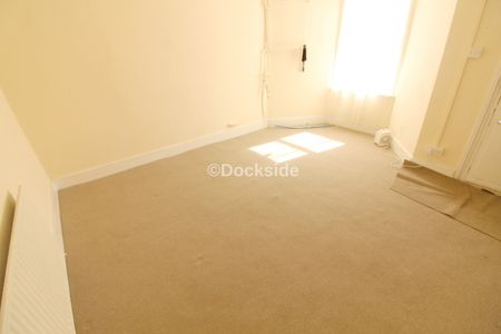 2 bed to rent in Luton Road, Chatham, ME4 - Photo 2