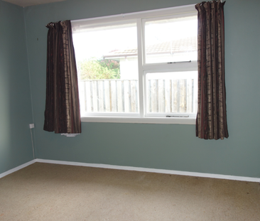 Comfortable 3-Bedroom Home – Lawns Included! - Photo 3