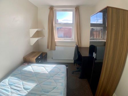 5 bedroom terraced house to rent - Photo 2