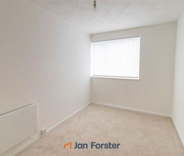 2 bedroom ground floor flat to rent - Photo 2