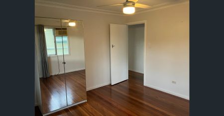 Family Living in the Heart of Zillmere - Move in Before Christmas! - Photo 2