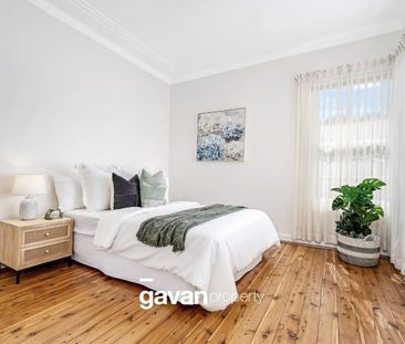 Three Bedroom Home with Swimming Pool - Photo 4