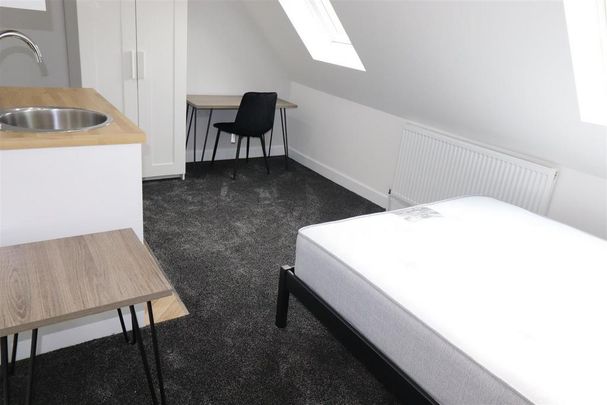 1 bedroom in a house share to rent - Photo 1