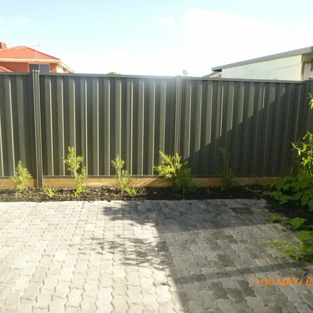 NEAR NEW 3 BEDROOM TOWNHOUSE IN HEART OF SPRINGVALE - Photo 3