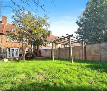 4 bedroom end of terrace house to rent - Photo 6