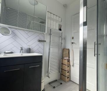 Bright Double Room in Friendly House – Female Renter Preferred - Photo 3