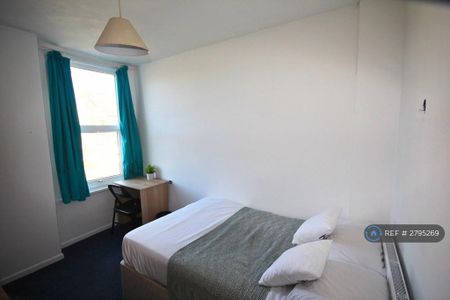 5 bedroom terraced house to rent - Photo 4