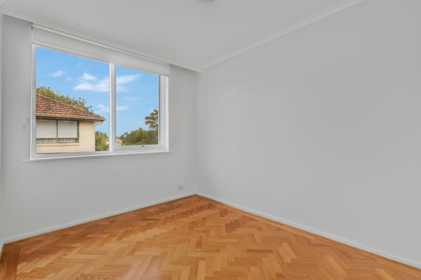 2 BEDROOM APARTMENT IN FANTASTIC LOCATION - Photo 1