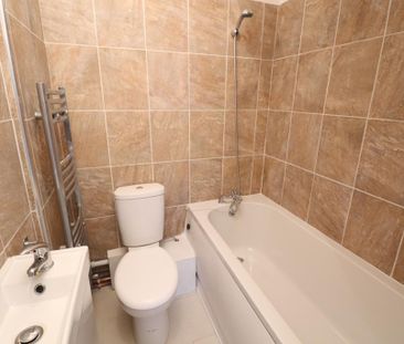 3 bedroom end of terrace house to rent - Photo 4