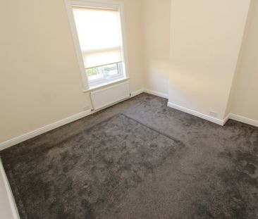 Terraced House to rent on - Photo 3