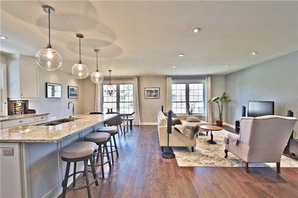 For Lease - 208 Pine Cove Road, Burlington, Ontario - Photo 1