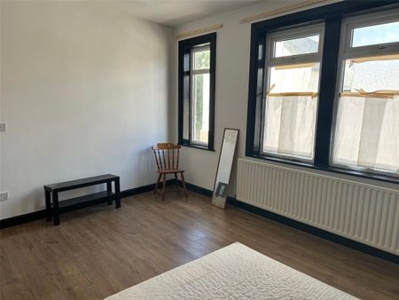 2 bedroom end of terrace house to rent - Photo 3