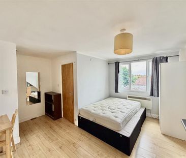 Studio to rent - Photo 5