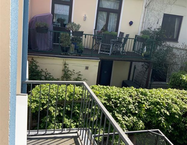 Teilmöblierte Familien-Wohnung mit reichlich Platz, Garten, Balkon und riesiger Wohnküche im Herzen der Neustadt - Photo 1