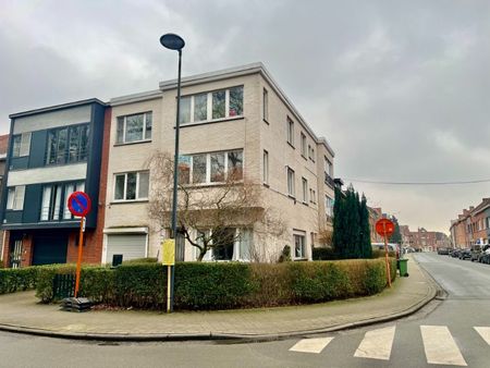 RIJWONING MET TWEE SLAAPKAMERS EN GARAGE TE HUUR IN GENTBRUGGE - Photo 3