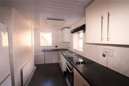 3 bedroom terraced house to rent - Photo 2