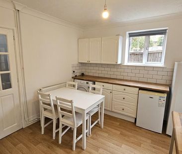 1 bedroom in a house share to rent - Photo 5