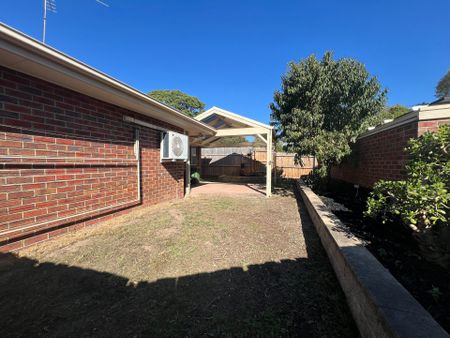 2 Bedroom unit in handy location - Photo 2