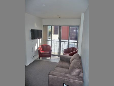 Large bedroom in 4 bedroom shared apartment. - Photo 5