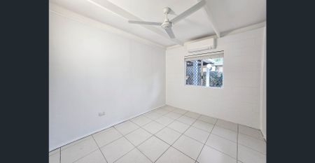 Refurbished secure property close to the beach – Yorkeys Knob - Photo 3