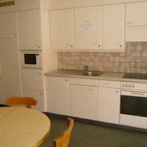 MIETEN OHNE KAUTION - Möbliertes Zimmer in Flughafennähe, NUR FRAUEN - Photo 2