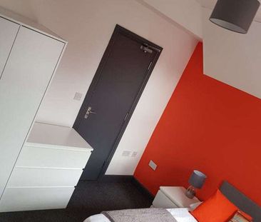 Shared House in the Town Centre Room 2 - Photo 2