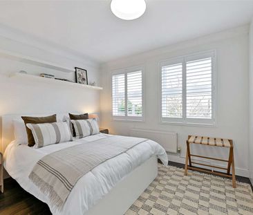 An immaculate and spacious one bedroom furnished apartment, beautif... - Photo 3