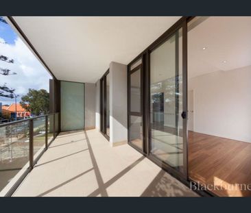 Two Bedroom Apartment in Prime Location - Photo 6