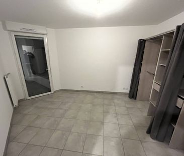 Appartement 3 pièces 55m2 MARSEILLE 11EME 855 euros - Photo 3